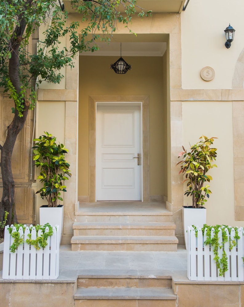 two seasons boutique hotel