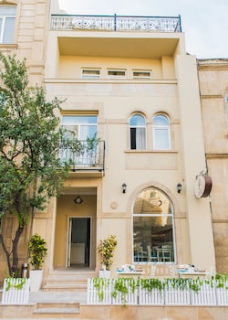 two seasons boutique hotel