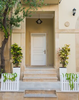 two seasons boutique hotel