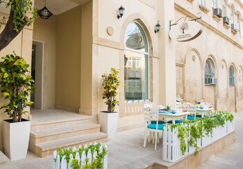 two seasons boutique hotel