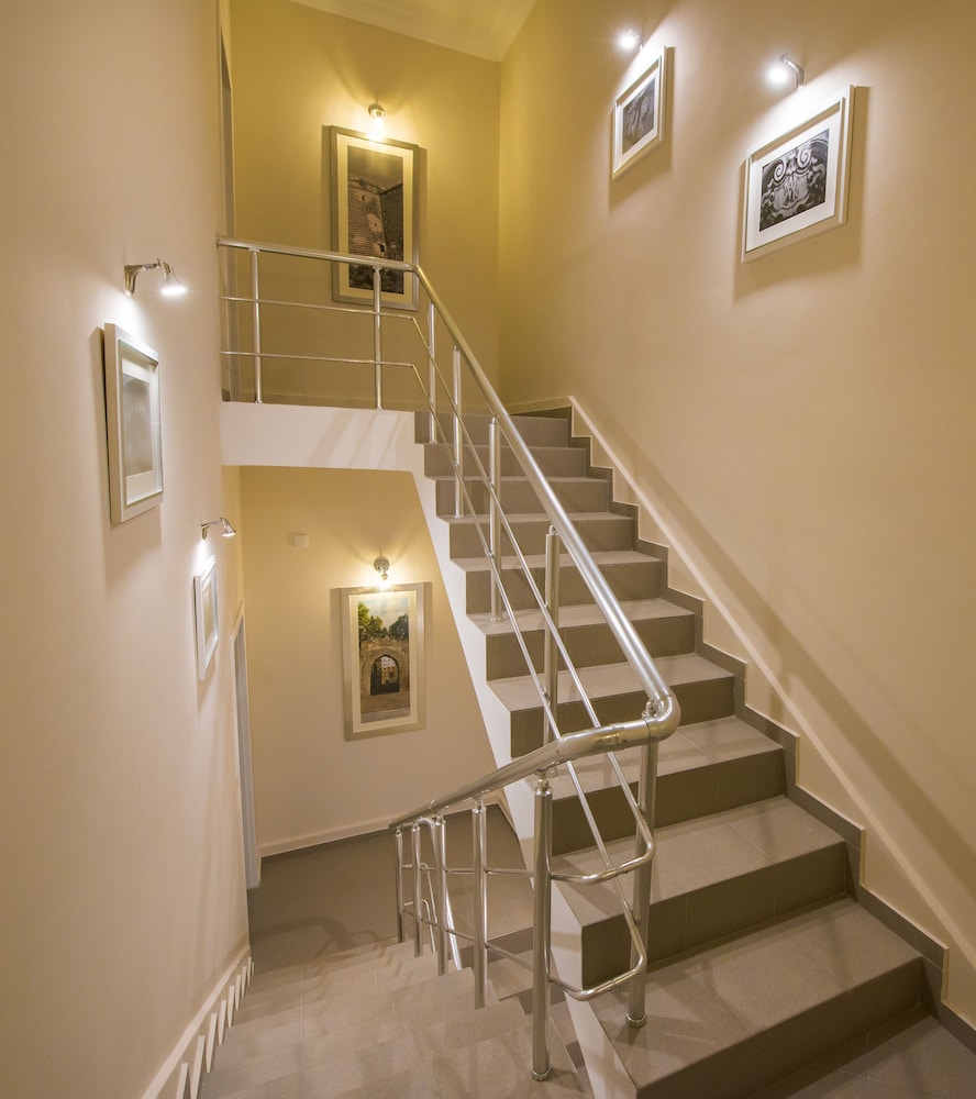 two seasons boutique hotel