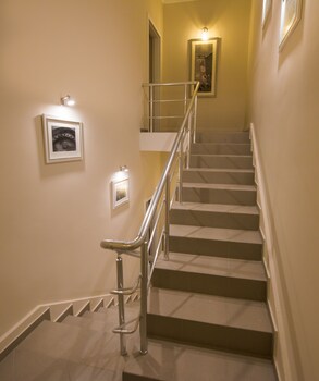 two seasons boutique hotel