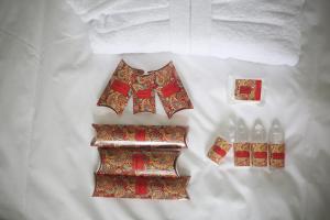 two seasons boutique hotel