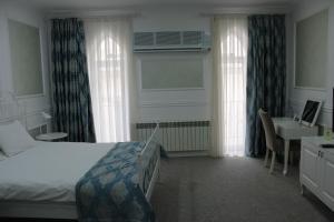 two seasons boutique hotel