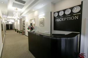 deluxe city hotel