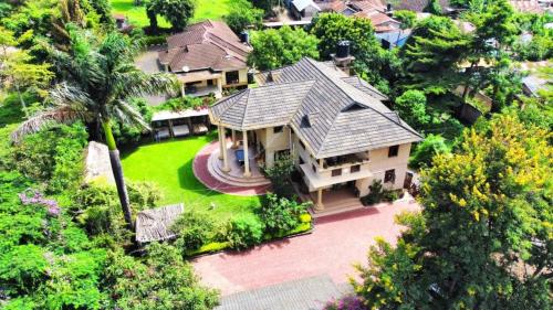 White House Of Tanzania,Near Uhuru Monument,1 star