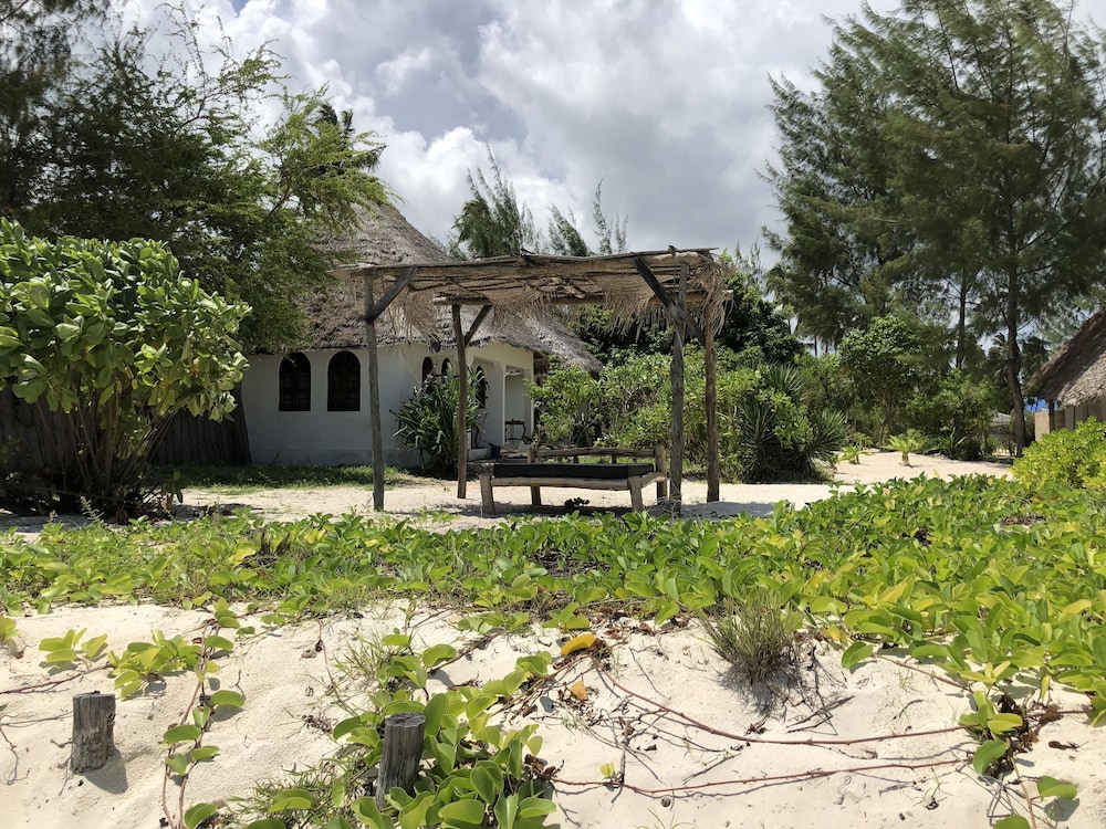 blue earth beach bungalows