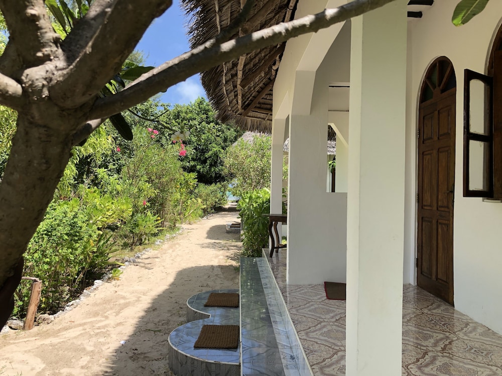 blue earth beach bungalows