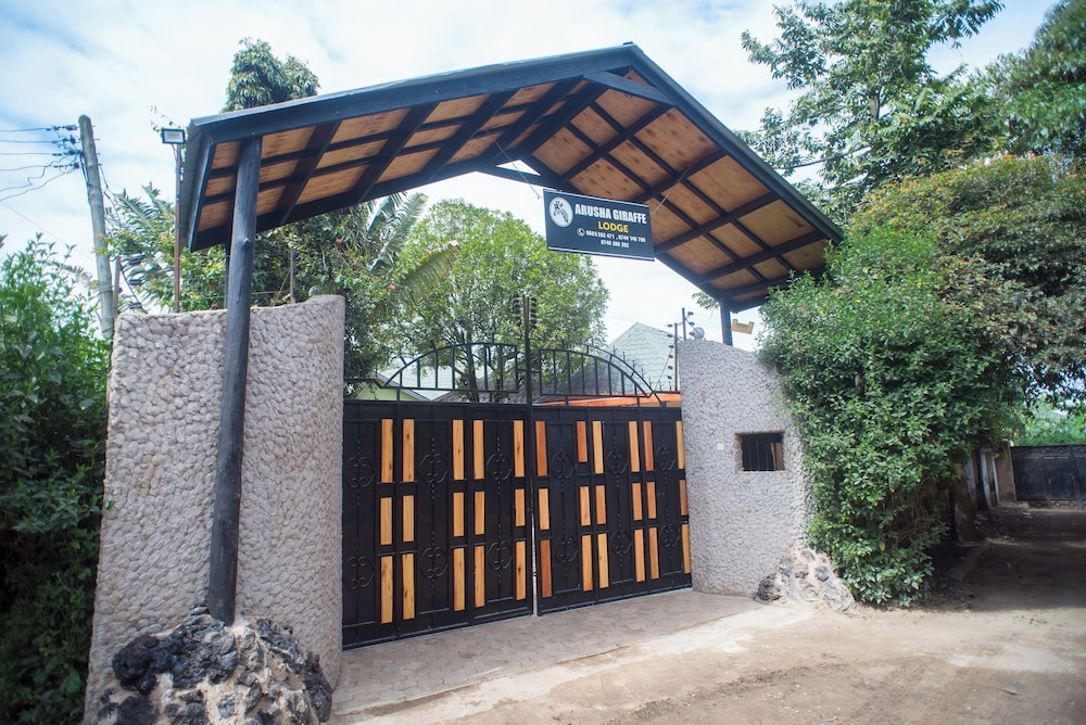 arusha giraffe lodge