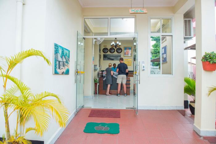 airport transit lodges