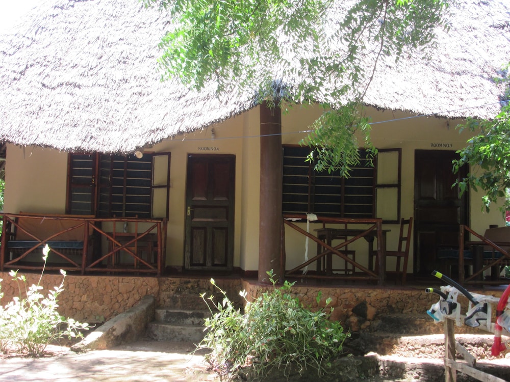 baraka aquarium bungalows