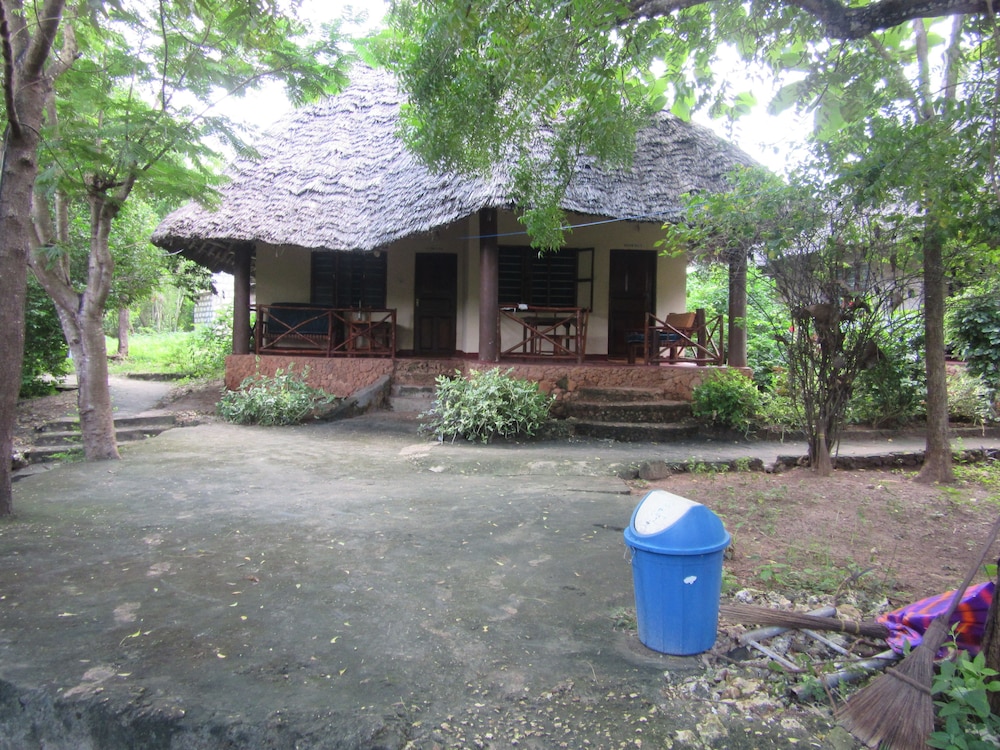 baraka aquarium bungalows