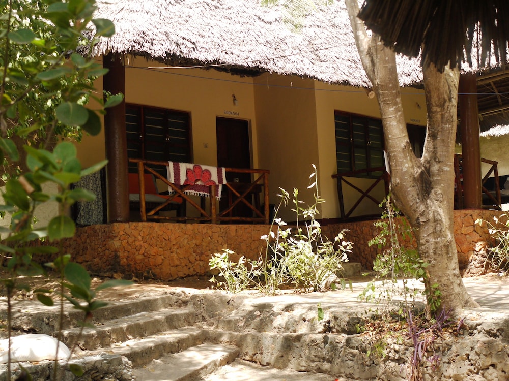 baraka aquarium bungalows