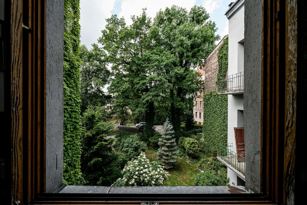arts apartments