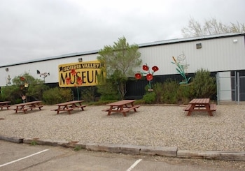Super 8 By Wyndham Estevan,Saskatoon>>Estevan,3 star