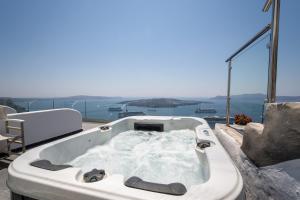 Kratiras View Luxury Suites,Megalochori>>Fira,3 star