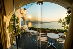 Kratiras View Luxury Suites,Megalochori>>Fira,3 star