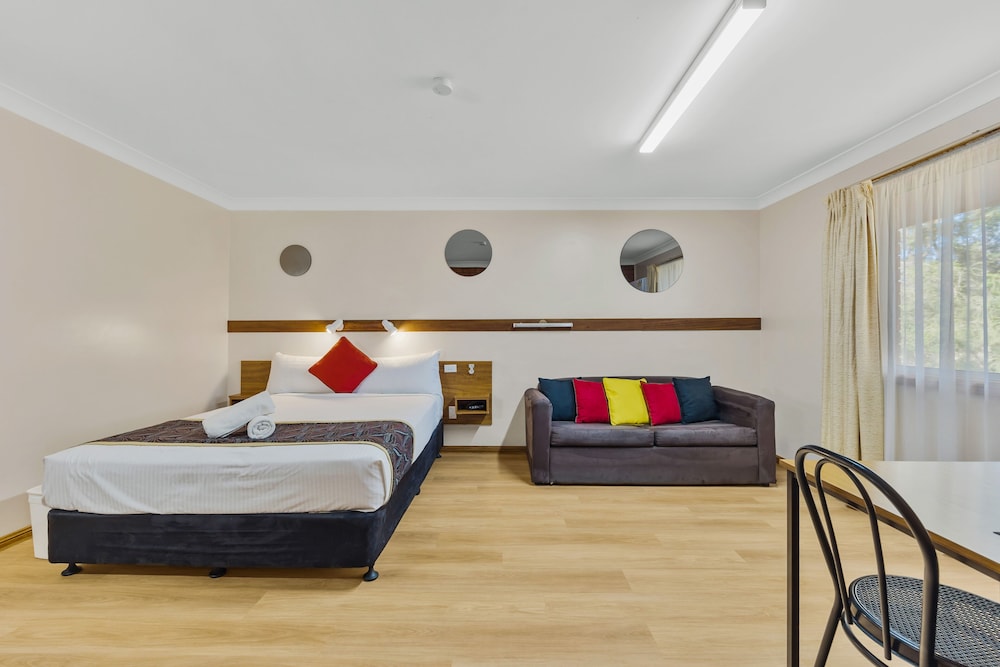 castlereagh motor inn