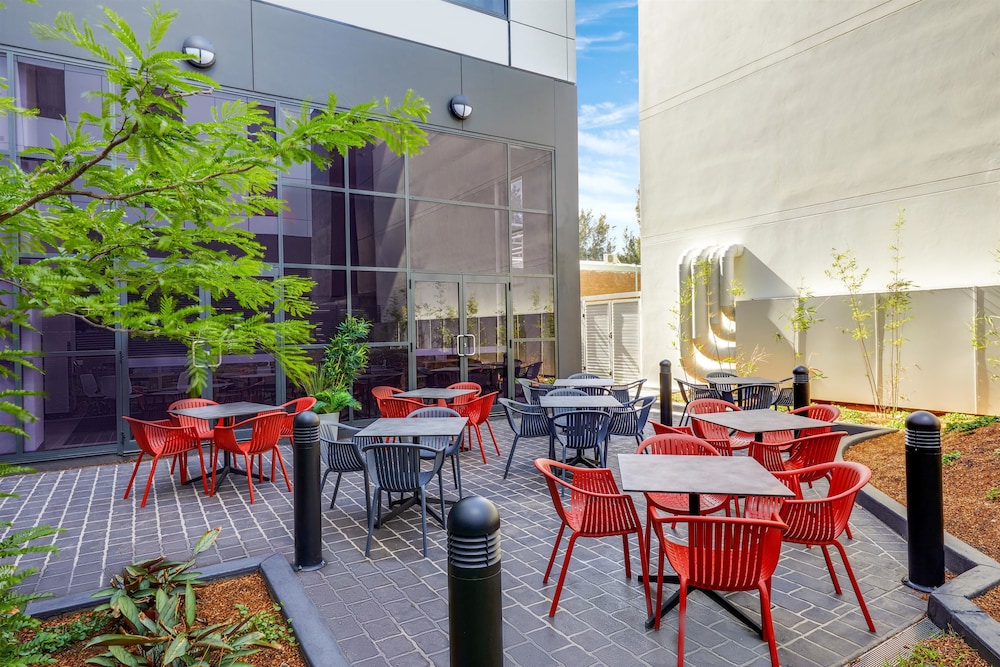 travelodge hotel sydney airport