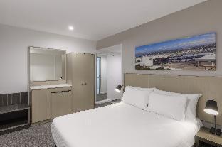travelodge hotel sydney airport