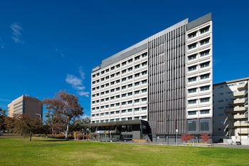 Mantra Macarthur Canberra,Canberra>>Braddon,4 star
