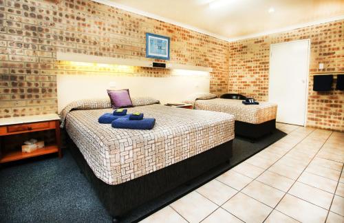 Gin Gin Central Motel,,4 star