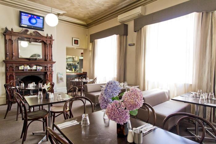deloraine hotel