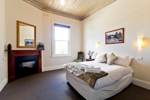 deloraine hotel