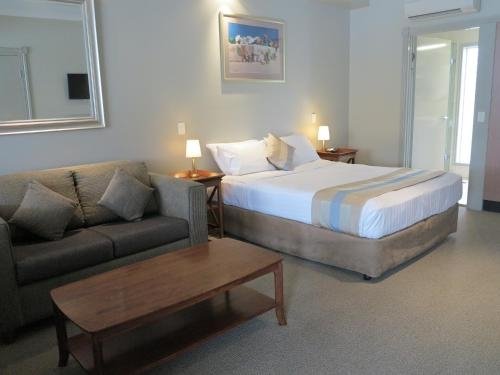Shangri La Gardens,Bald Hills>>Ashgrove,4 star