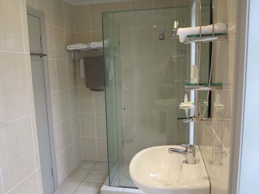 Shangri La Gardens,Bald Hills>>Ashgrove,4 star