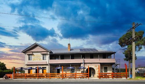 royal hotel capertee