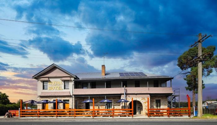royal hotel capertee
