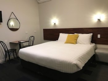 Gallery Hotel,Bibra Lake>>Beaconsfield,3 star