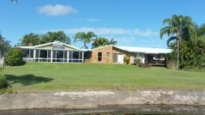 Hilltop Hideaway,Diddillibah>>Coolum Beach,4 star