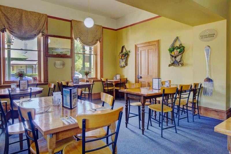 The Richmond Arms Hotel,Cambridge>>Brighton,3 star