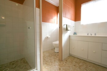 lake edge holiday units