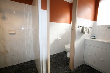 lake edge holiday units