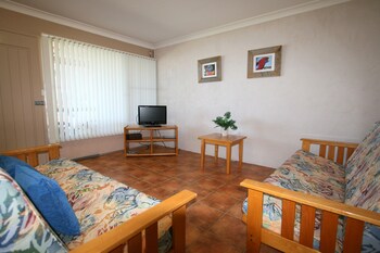 lake edge holiday units