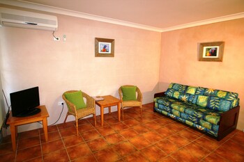 lake edge holiday units