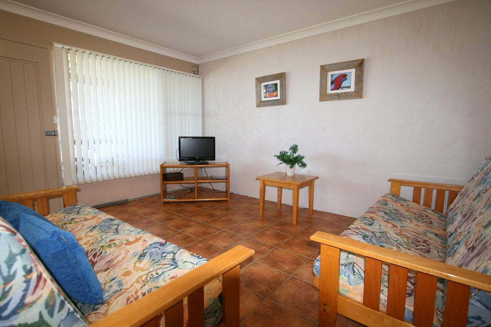 lake edge holiday units