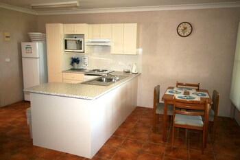 lake edge holiday units