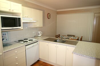 lake edge holiday units