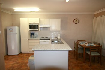 lake edge holiday units