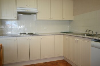 lake edge holiday units