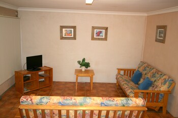 lake edge holiday units