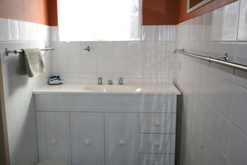 lake edge holiday units