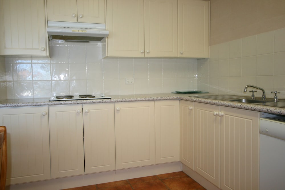 lake edge holiday units