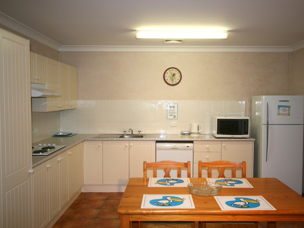 lake edge holiday units