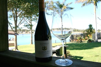 lake edge holiday units