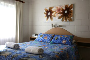 lake edge holiday units